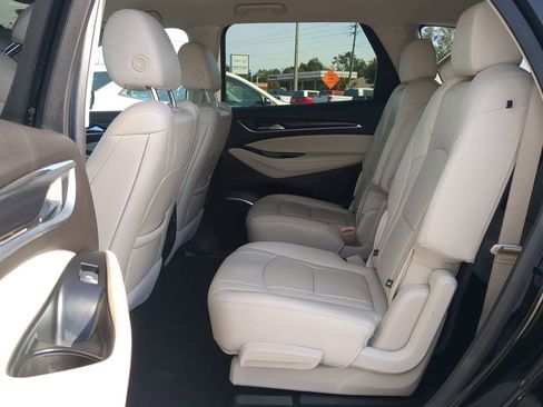 Used 2022 Buick Enclave Essence image 14