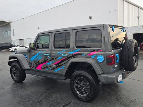 Used 2022 Jeep Wrangler Unlimited Sahara AWD/4WD image 5