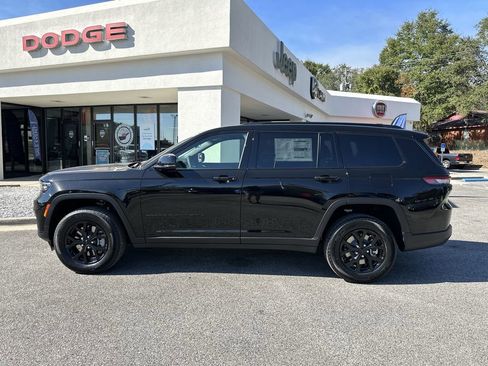 New 2025 Jeep Grand Cherokee L Altitude AWD/4WD image 9