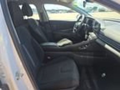 Used 2024 Hyundai Elantra SE FWD image 5