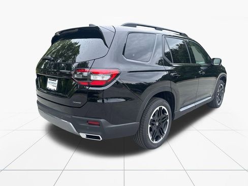 New 2026 Honda Pilot Touring image 9