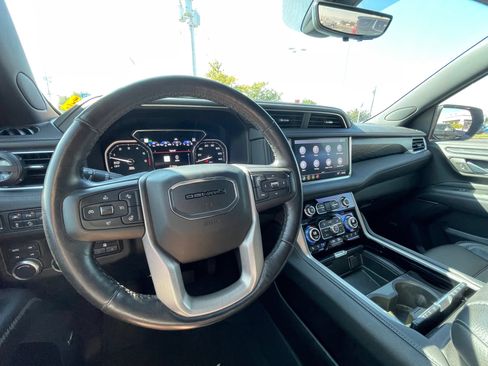 Used 2021 GMC Yukon XL Denali w/ Denali Premium Package AWD/4WD image 9