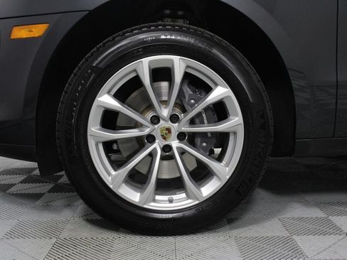 Certified 2026 Porsche Macan AWD/4WD image 30