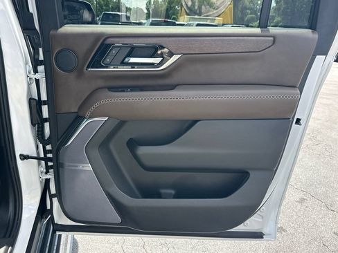 Used 2025 GMC Yukon XL Denali Ultimate w/ LPO, Floor Liner Package AWD/4WD image 17