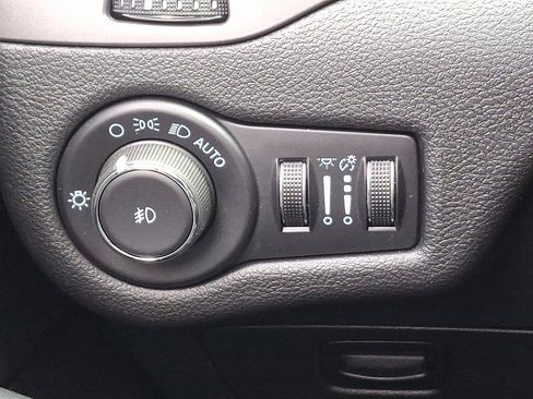 Certified 2021 Jeep Cherokee Latitude Plus w/ Sun & Sound Group image 23