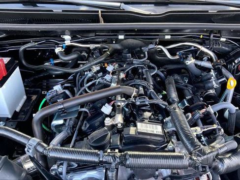 Certified 2025 Toyota 4Runner SR5 AWD/4WD image 32