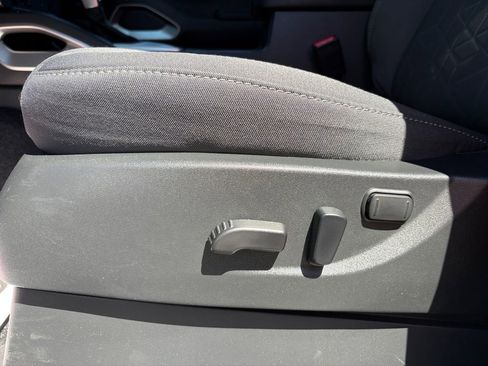 Used 2025 Nissan Frontier SV RWD image 13