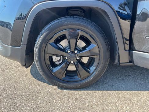 Used 2017 Jeep Cherokee Sport FWD image 26