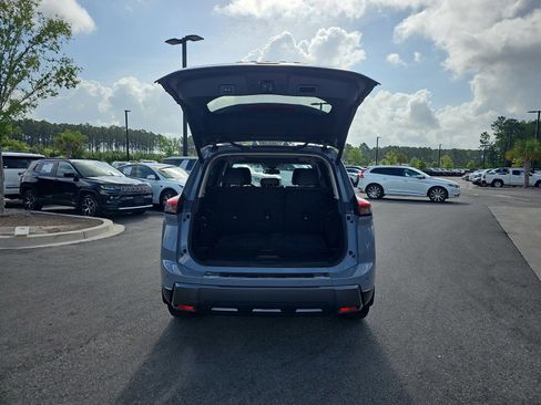 Used 2025 Nissan Rogue SL w/ Tech Package FWD image 14