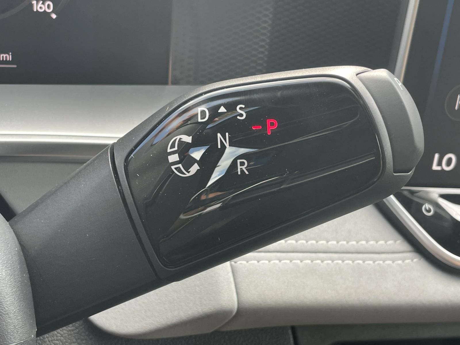 New 2026 Volkswagen Tiguan SE R-Line FWD image 25