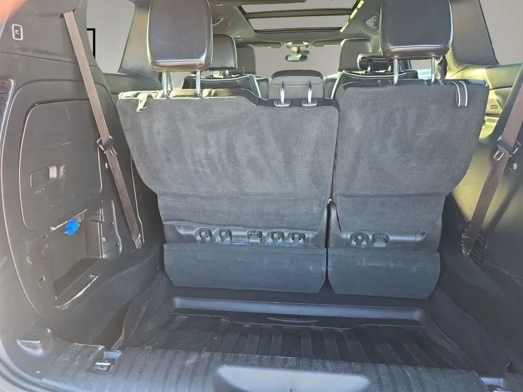 Used 2019 Chrysler Pacifica Limited w/ Advanced Safetytec Group FWD image 11