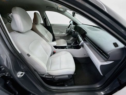 Used 2025 Hyundai Kona SEL FWD image 30