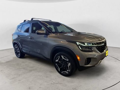 Used 2024 Kia Seltos SX w/ SX Sunroof Package AWD/4WD image 3