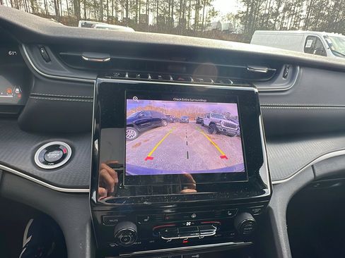 Used 2024 Jeep Grand Cherokee Laredo X w/ Luxury Tech Group I image 33