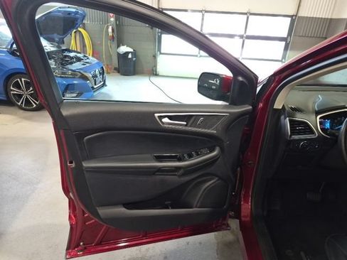 Used 2019 Ford Edge SEL w/ Convenience Package AWD/4WD image 10