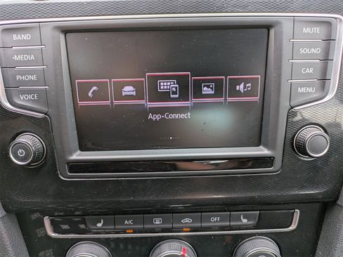 Used 2017 Volkswagen GTI SE image 23