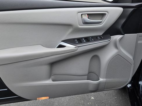Certified 2016 Toyota Camry LE FWD image 8