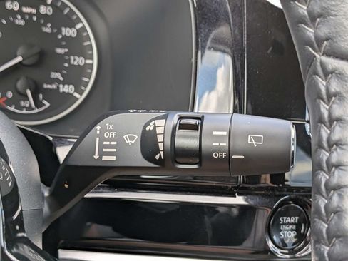 Used 2025 Nissan Pathfinder SL FWD image 34