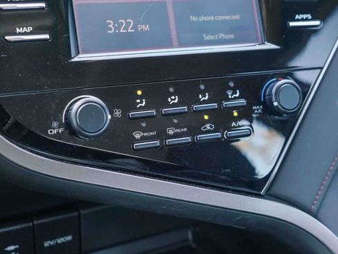 Used 2019 Toyota Camry LE FWD image 21