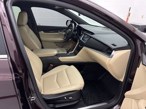 Used 2018 Cadillac XT5 AWD image 43