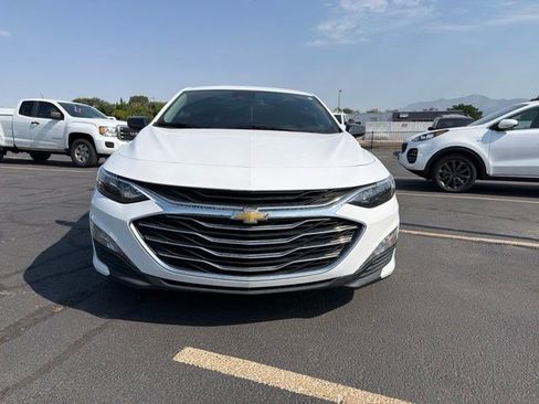 Used 2023 Chevrolet Malibu LT FWD image 2