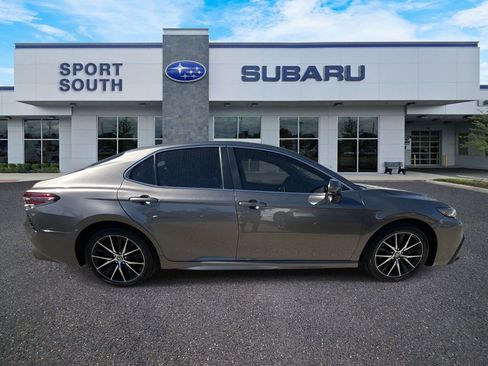 Used 2024 Toyota Camry SE image 2