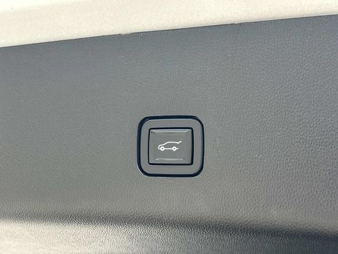 Used 2021 Chevrolet Traverse RS AWD/4WD image 16