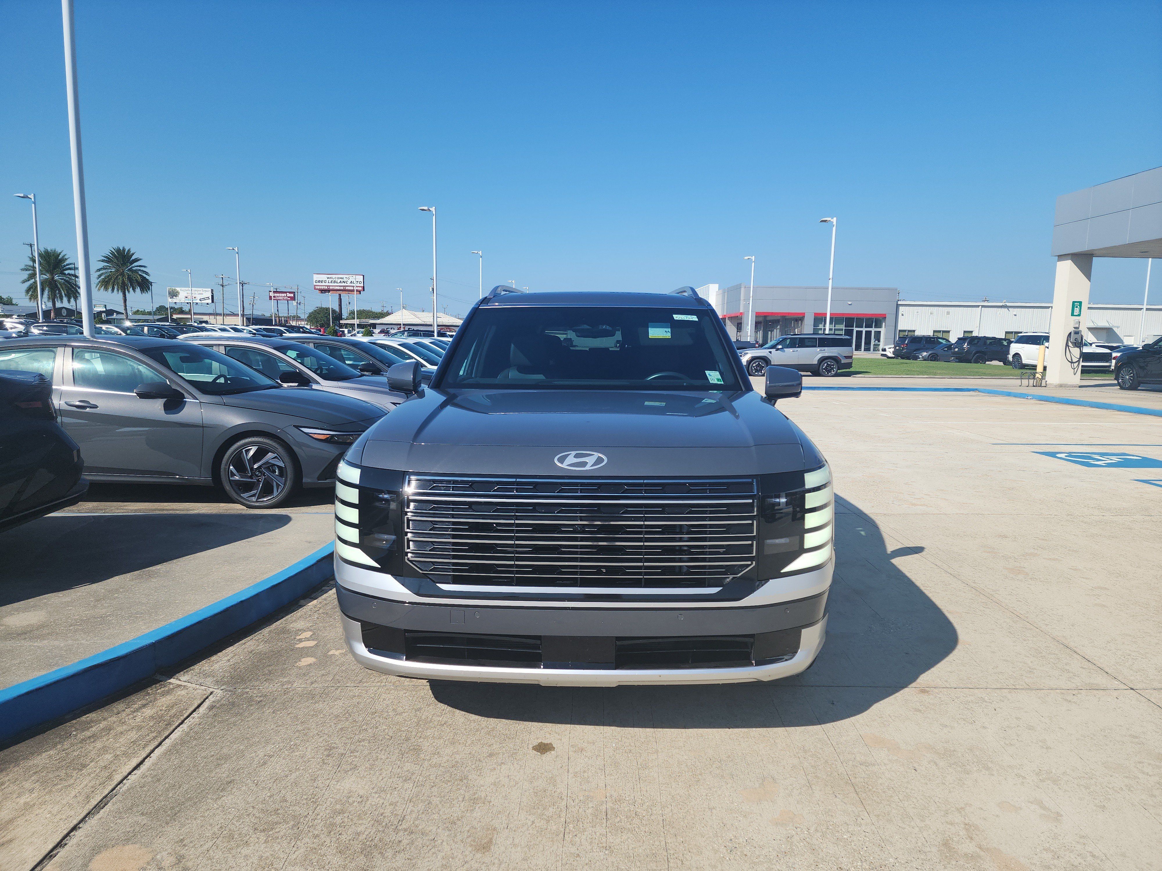 Used 2026 Hyundai Palisade Calligraphy FWD image 2