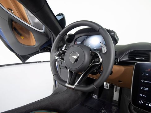 Used 2026 McLaren Artura Spider RWD image 25