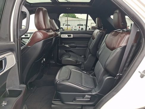 Used 2020 Ford Explorer Platinum w/ Premium Technology Package AWD/4WD image 10