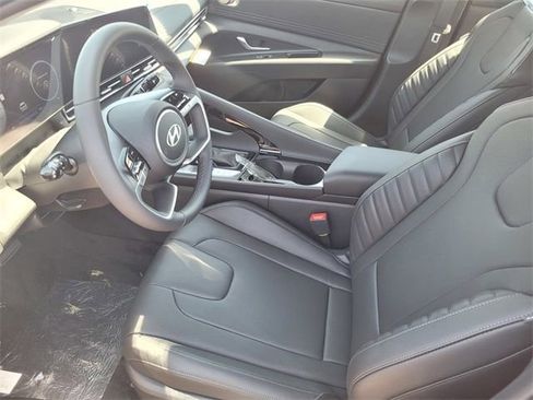 New 2025 Hyundai Elantra Limited image 16
