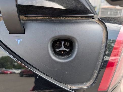 Used 2023 Tesla Model Y Long Range AWD/4WD image 12