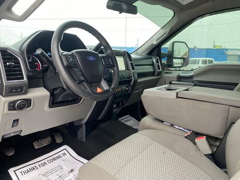 Used 2017 Ford F250 XLT w/ XLT Premium Package image 9