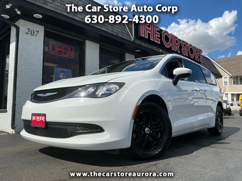 Used 2021 Chrysler Voyager Lxi image 1