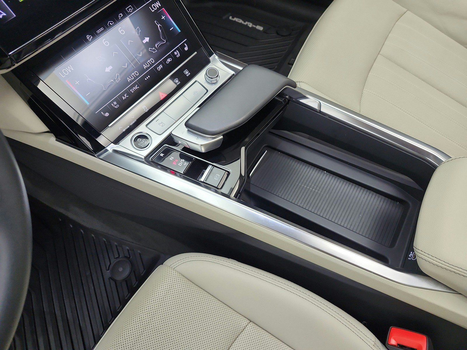 Used 2024 Audi Q8 e-tron Premium Plus w/ Premium Plus Package AWD/4WD image 11
