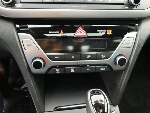 Used 2017 Hyundai Elantra Limited w/ Limited Tech Package 04 image 26