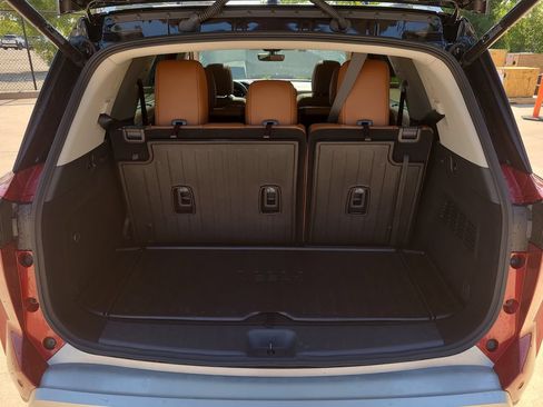 Certified 2025 Nissan Pathfinder Platinum w/ Cargo Package FWD image 8
