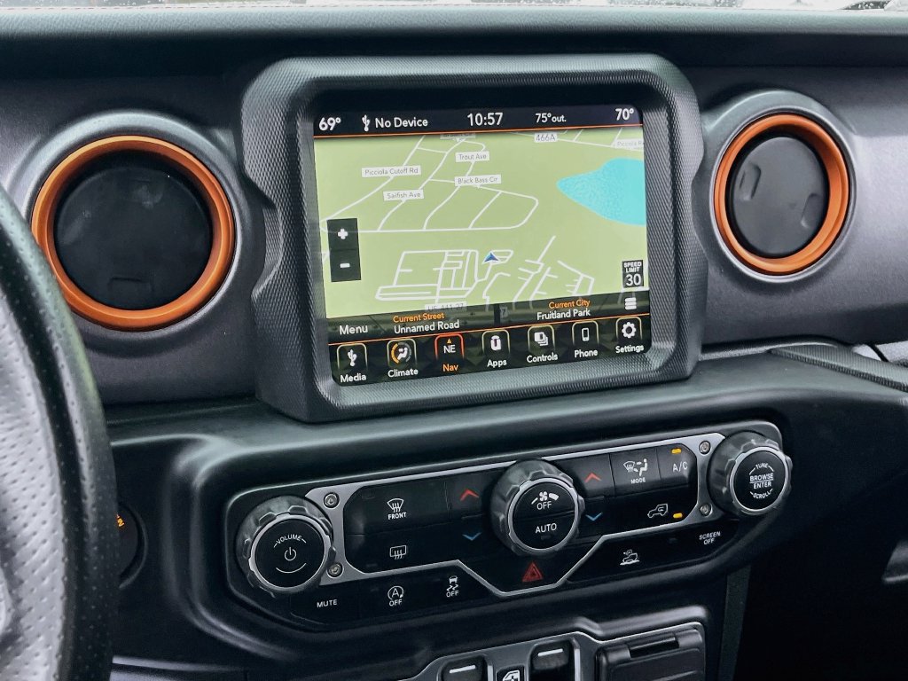 Used 2023 Jeep Gladiator Mojave w/ LED Lighting Group AWD/4WD image 13