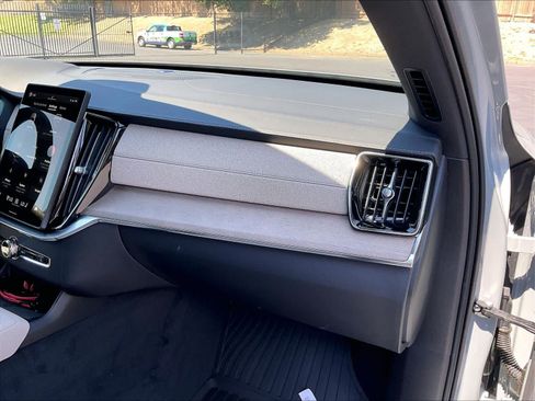 New 2027 Volvo XC90 B6 Plus AWD/4WD image 29