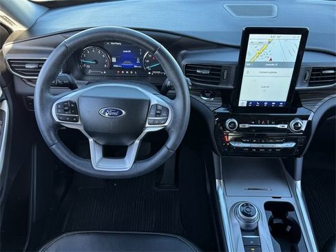Used 2023 Ford Explorer Limited w/ Limited Technology Package image 12