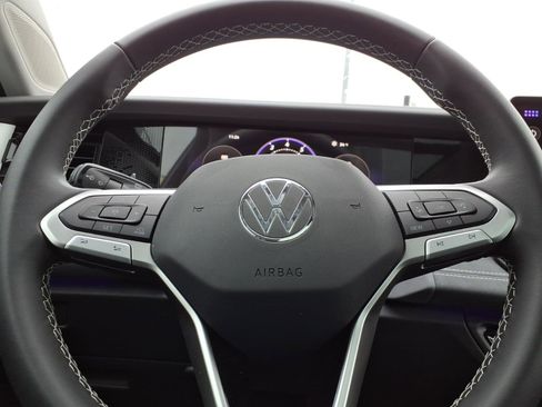 New 2026 Volkswagen Tiguan SE image 22