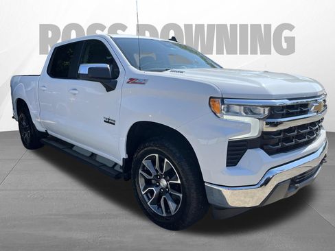 Used 2022 Chevrolet Silverado 1500 LT w/ Z71 Off-Road Package AWD/4WD image 3