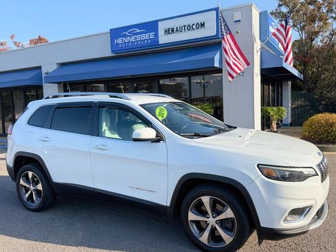 Used 2019 Jeep Cherokee Limited FWD image 23