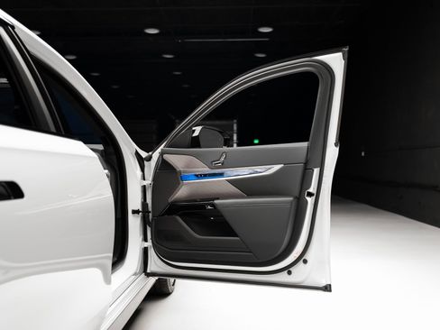 Used 2024 BMW i7 M70 AWD/4WD image 60