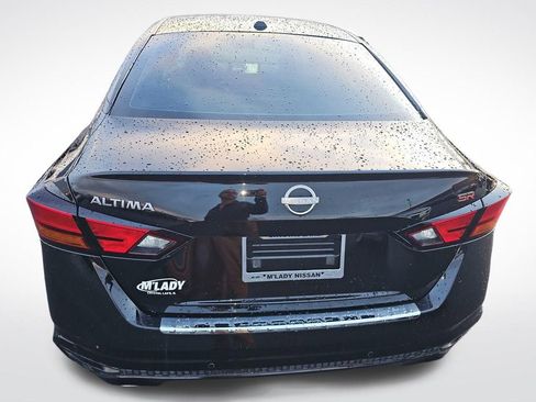 Used 2023 Nissan Altima 2.5 SR w/ SR Premium Package image 13
