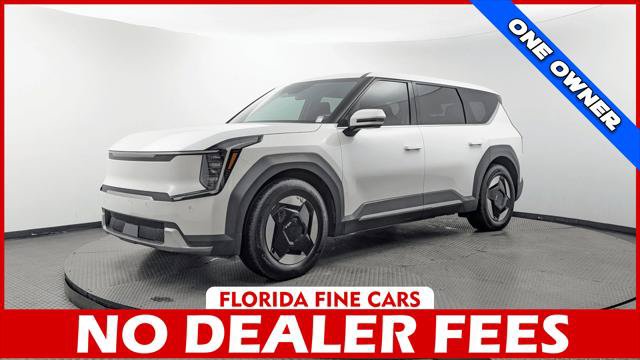 Used 2024 Kia EV9 Light Long Range RWD image 1