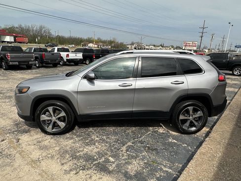 Used 2019 Jeep Cherokee Limited AWD/4WD image 6