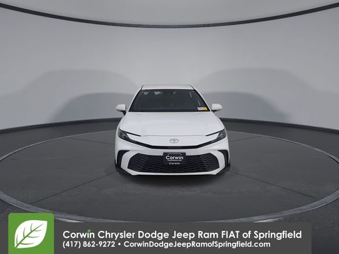 Used 2025 Toyota Camry SE image 6