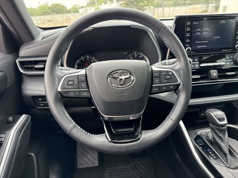Certified 2021 Toyota Highlander XSE FWD image 11