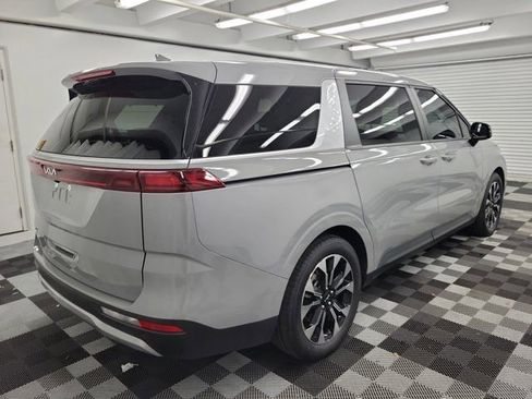 Used 2024 Kia Carnival EX FWD image 5